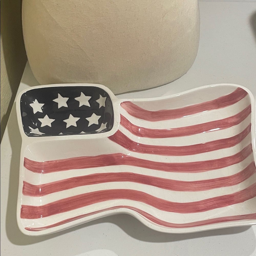 Boston Warehouse Stars and Stripes Ceramic Flag Chips and Dip Tray 15 1/2”
